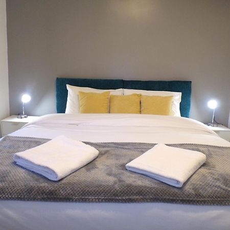 Hazelhurst House - 4 Bedrooms 2 Bathrooms Stoke-on-Trent Esterno foto