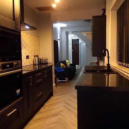Hazelhurst House - 4 Bedrooms 2 Bathrooms Stoke-on-Trent Esterno foto