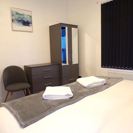 Hazelhurst House - 4 Bedrooms 2 Bathrooms Stoke-on-Trent Esterno foto