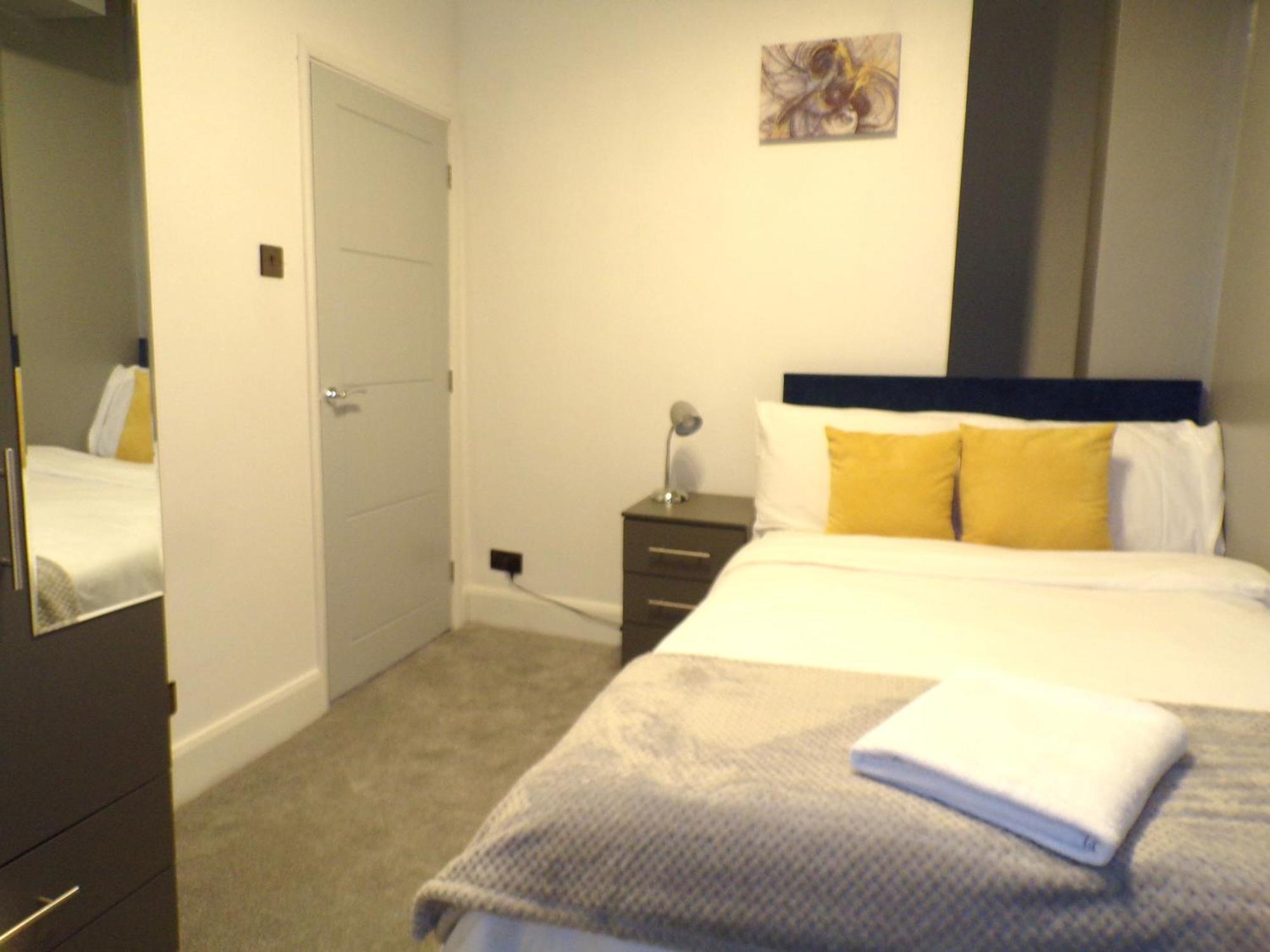 Hazelhurst House - 4 Bedrooms 2 Bathrooms Stoke-on-Trent Esterno foto