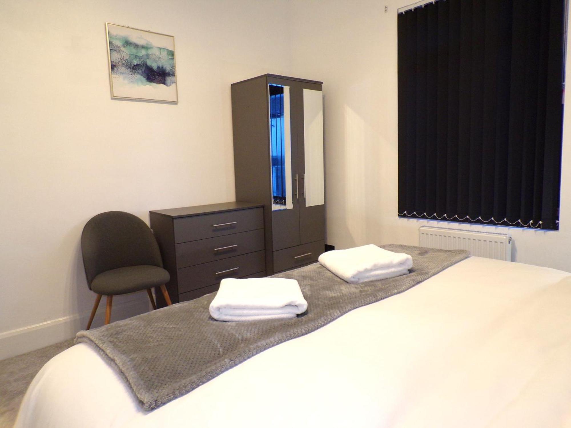 Hazelhurst House - 4 Bedrooms 2 Bathrooms Stoke-on-Trent Esterno foto