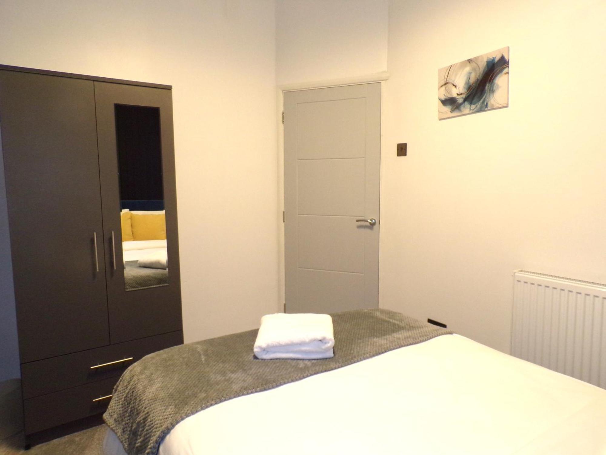 Hazelhurst House - 4 Bedrooms 2 Bathrooms Stoke-on-Trent Esterno foto